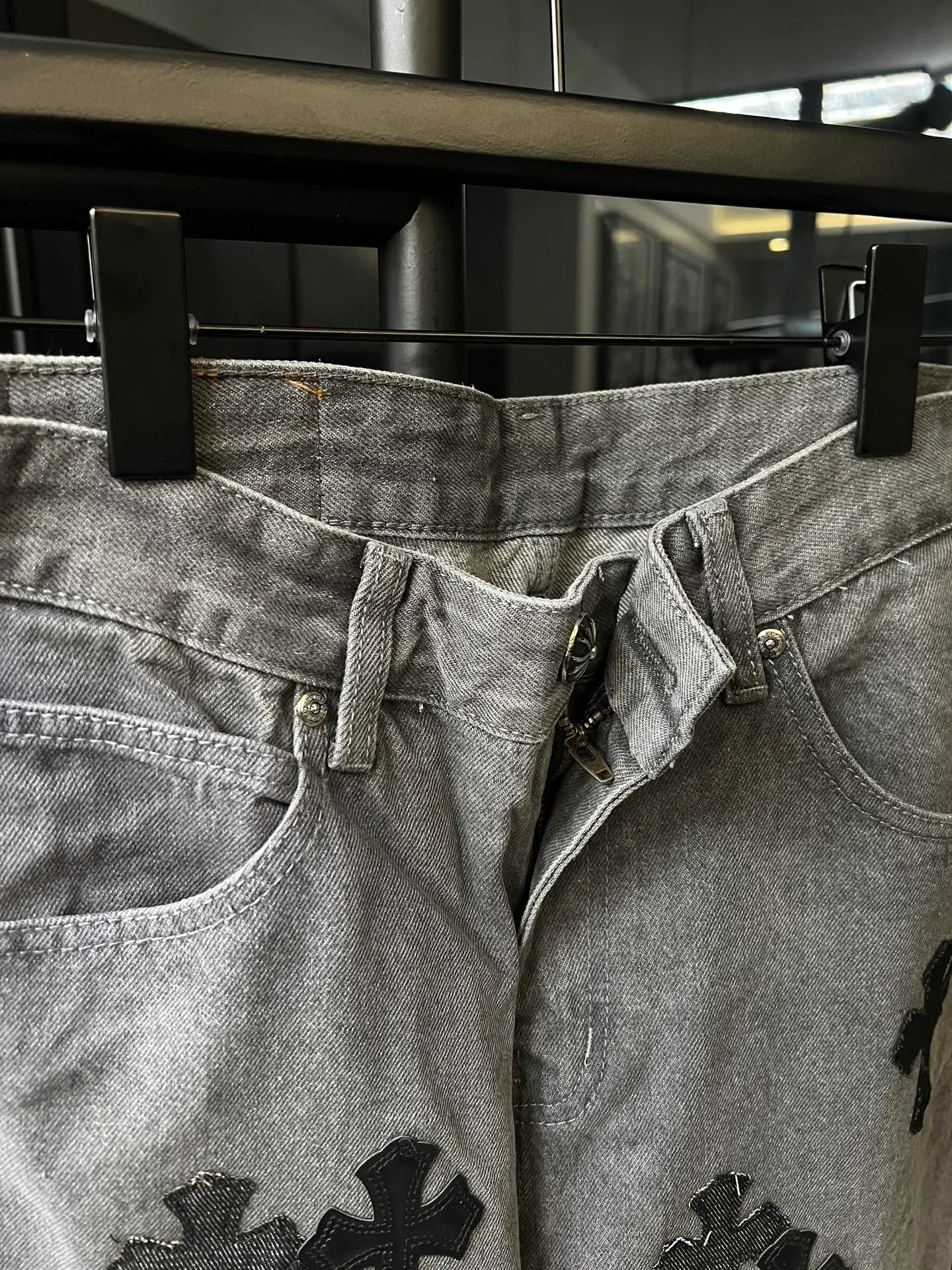 P290 [Next day] Chrome Hearts/Chrome Hearts 25Ss CH Large Cross Limited Gray Cow King Jeans (Gray) Size: 30 32 34 36 (corresponds to m-xxl) Detailed sizes can be found in Figure 9